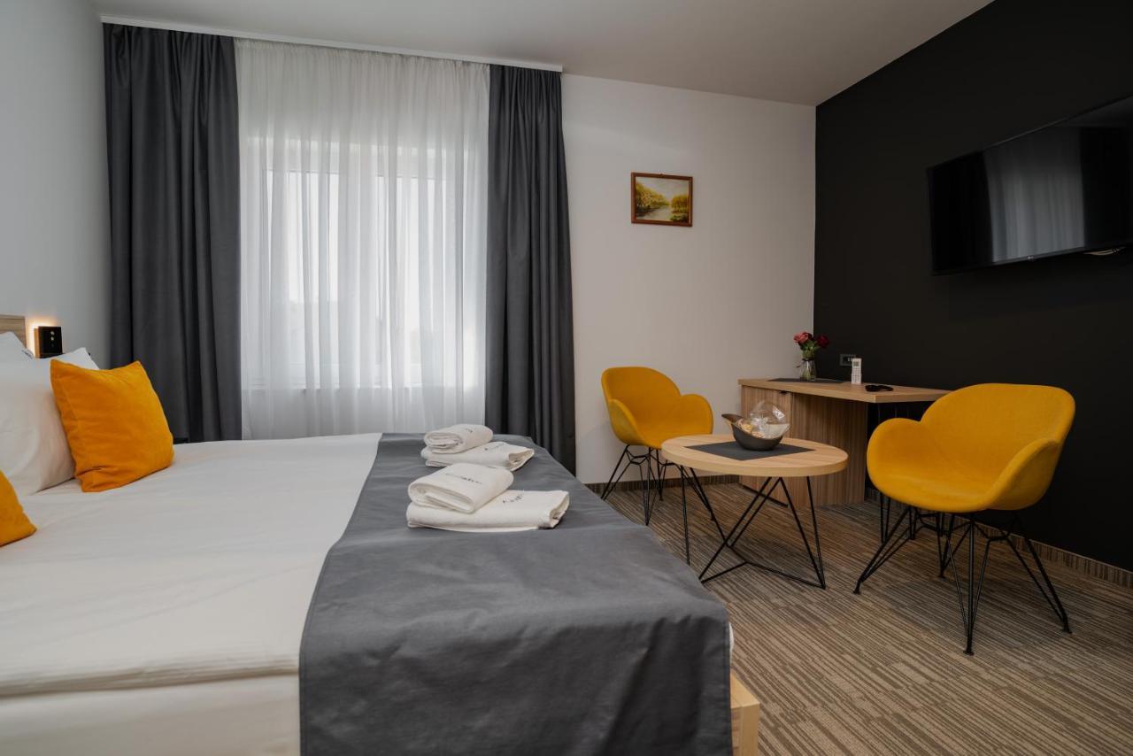 Maestro - Rooms & Restaurant Vukovar Ngoại thất bức ảnh