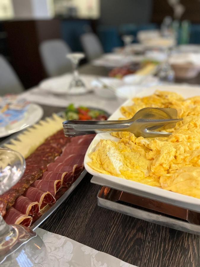 Maestro - Rooms & Restaurant Vukovar Ngoại thất bức ảnh